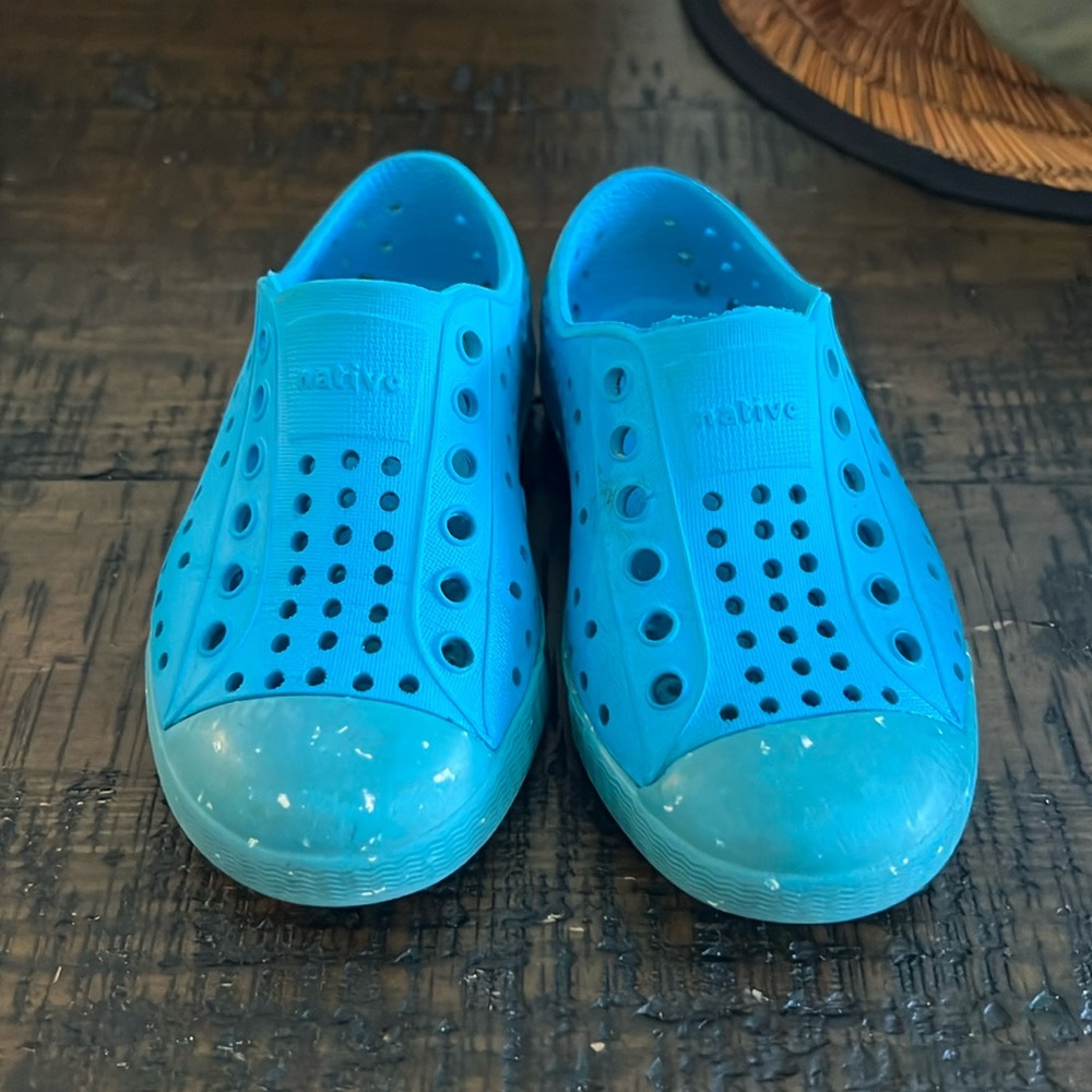 Native shoes size 7c
